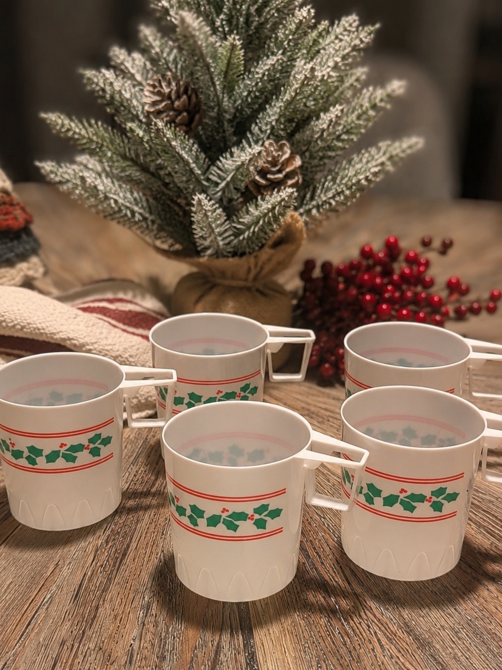 Vintage Set 10 Christmas Holly Holiday Cups Cider Eggnog punch Anchor Hocking